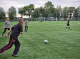 Laatste training S.K.N.W.K. JO11-1JM (partijtje tegen de ouders) van maandag 27 mei 2024 (93/137)